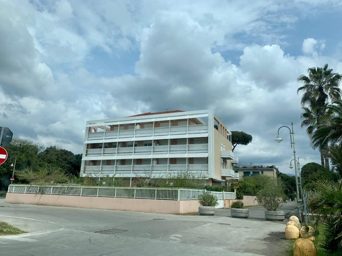 Casa Sul Mare- House On The Sea- Versilia マリーナ・ディ・ピエトラサンタ エクステリア 写真